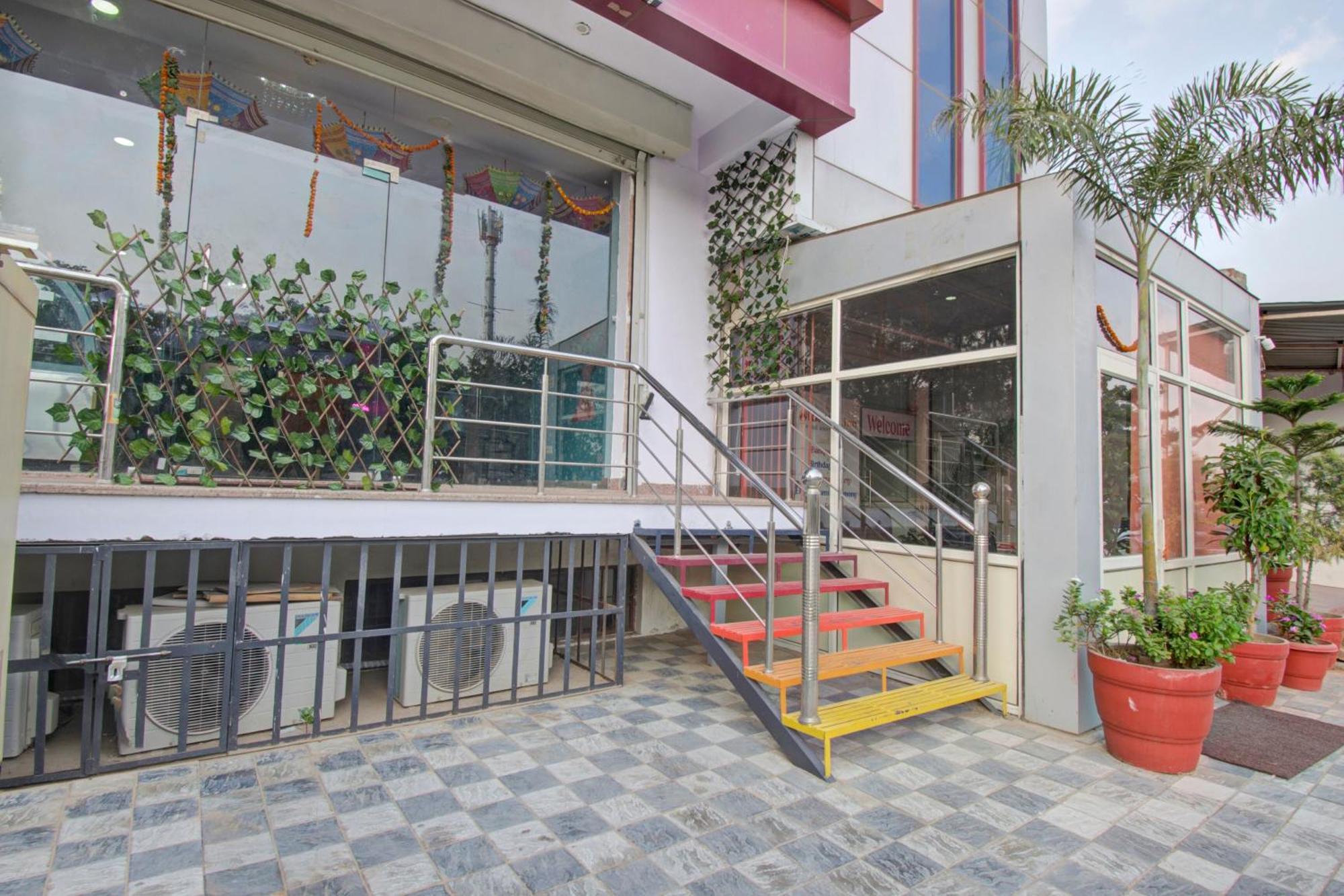 Hotel Aravali 3*